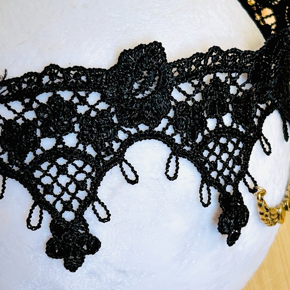 Black Lace choker collar necklace, Gothic Victorian - Picture 5 of 7